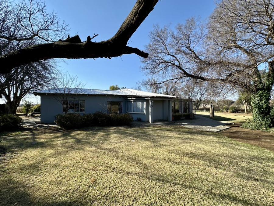 9 Bedroom Property for Sale in Bloemspruit Free State